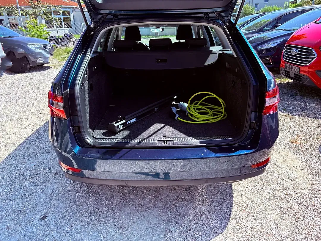 Skoda Superb - Thumbnail 11