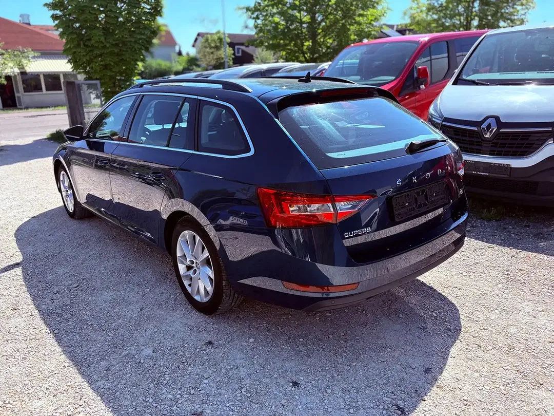 Skoda Superb - Thumbnail 3