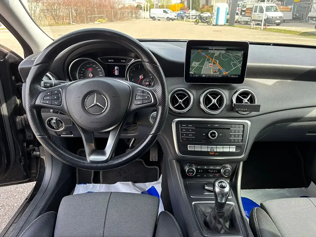 Mercedes-Benz GLA 180 - Thumbnail 10