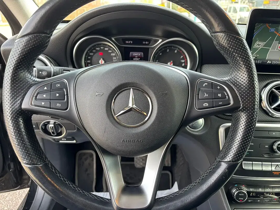 Mercedes-Benz GLA 180 - Thumbnail 11