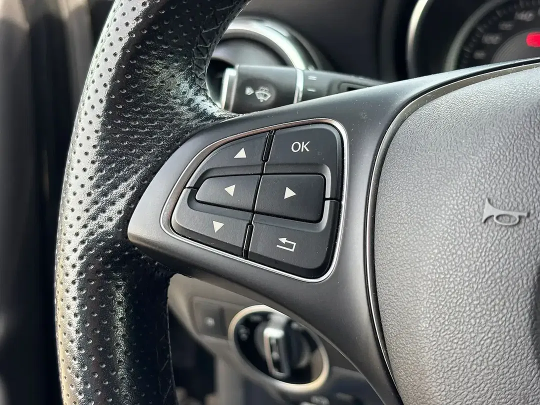Mercedes-Benz GLA 180 - Thumbnail 12
