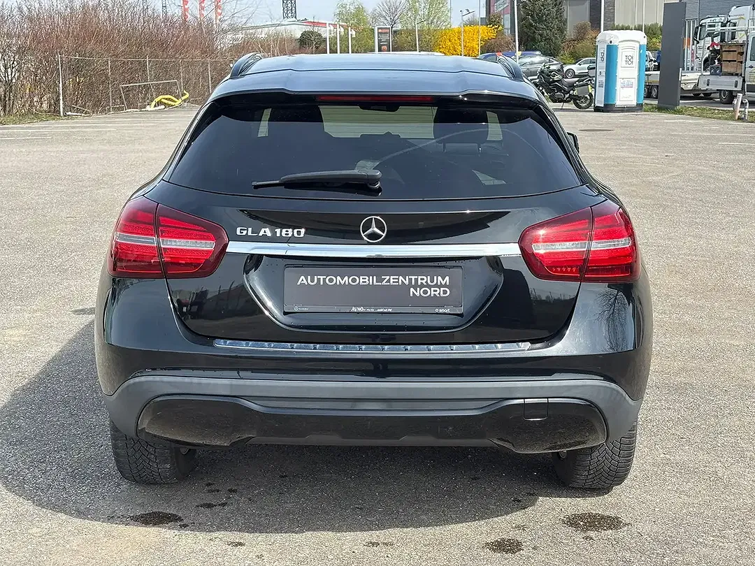 Mercedes-Benz GLA 180 - Thumbnail 6