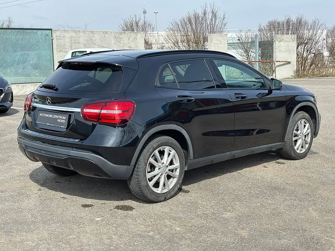 Mercedes-Benz GLA 180 - Thumbnail 7