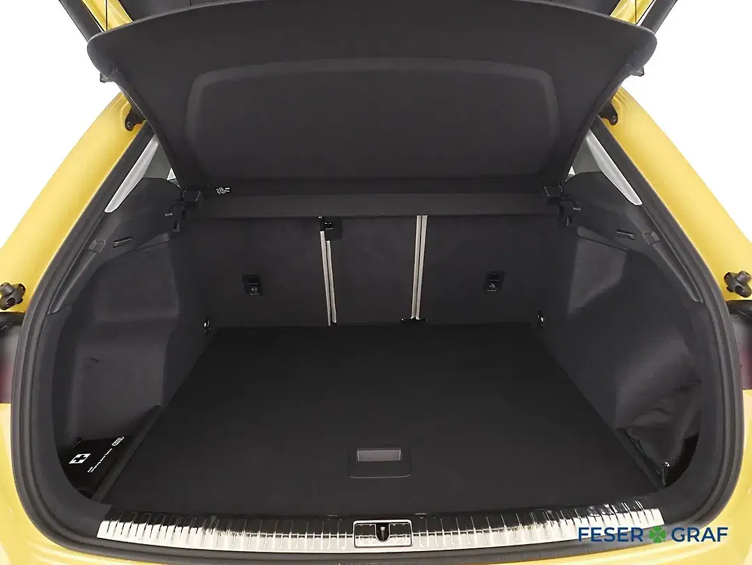 Audi Q3 - Thumbnail 8