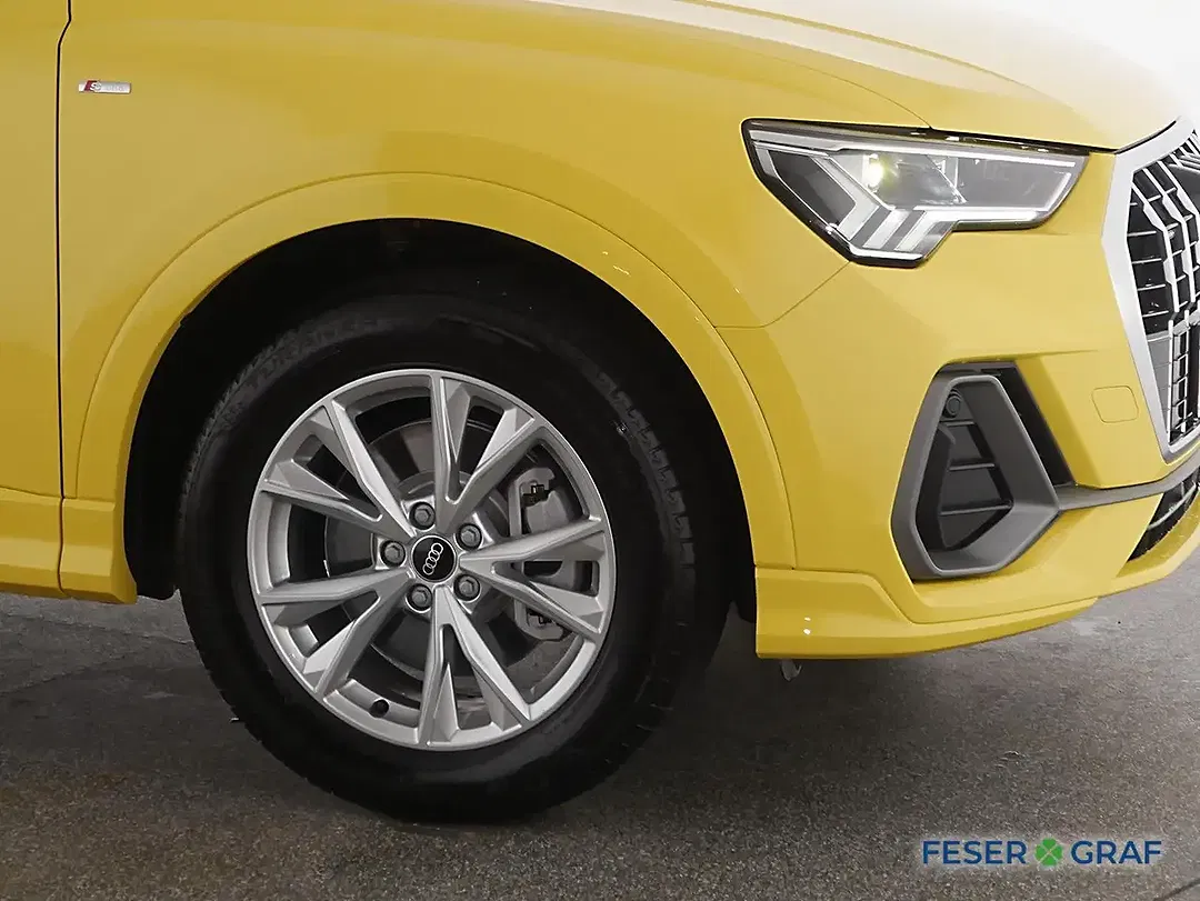 Audi Q3 - Thumbnail 9