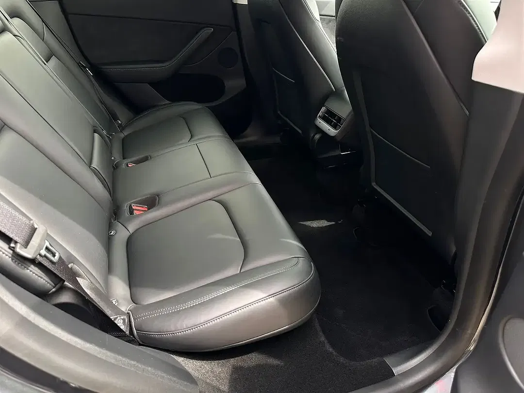 Tesla Model Y - Thumbnail 12