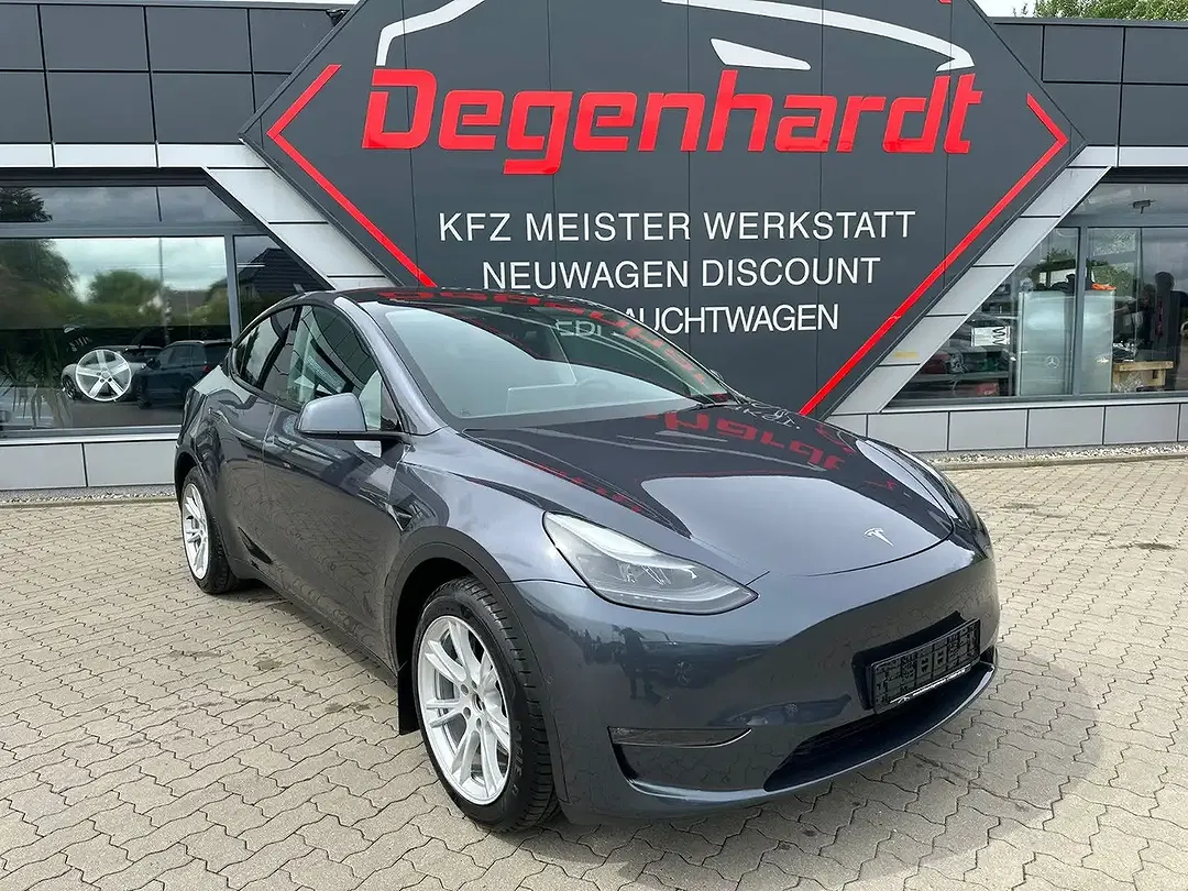 Tesla Model Y - Thumbnail 15