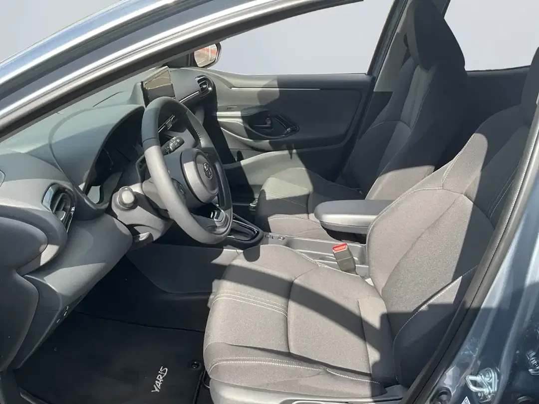 Toyota Yaris - Thumbnail 6