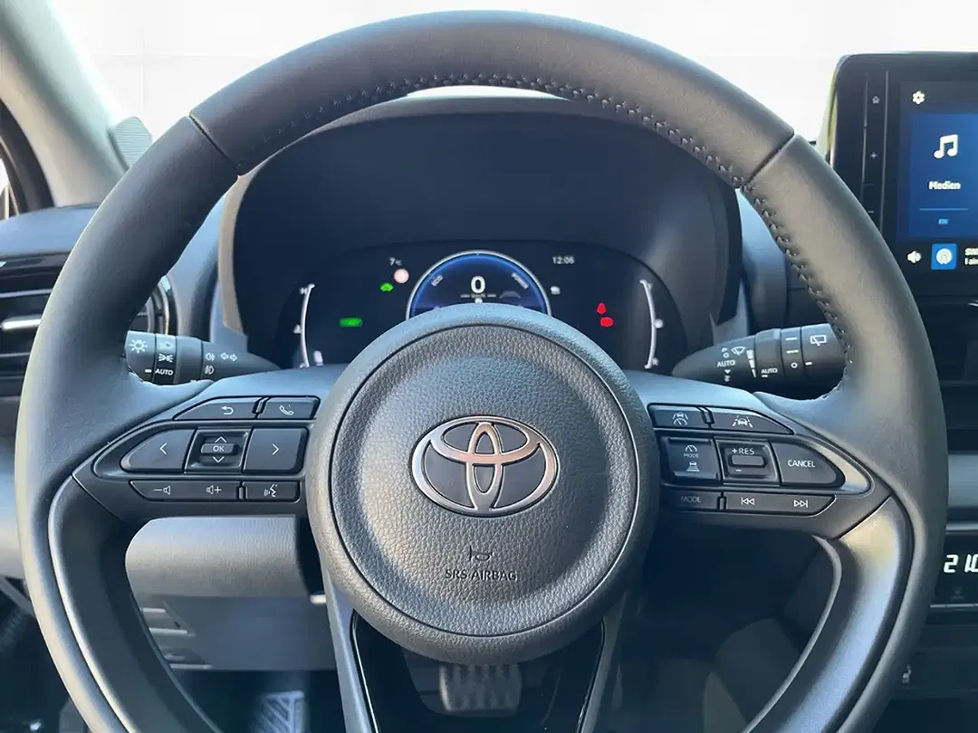 Toyota Yaris - Thumbnail 11