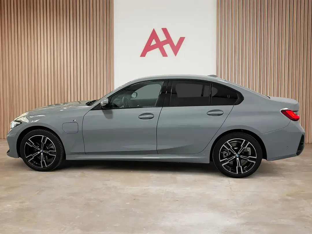 BMW 330 - Thumbnail 11