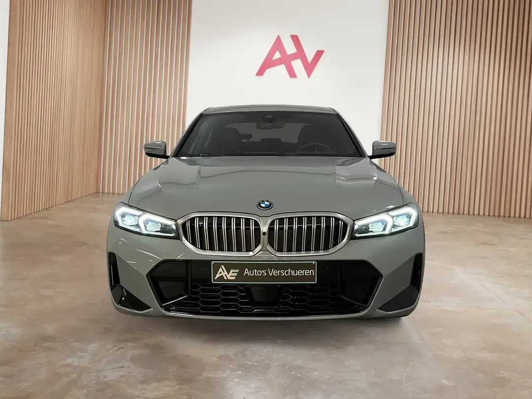BMW 330 - Thumbnail 2