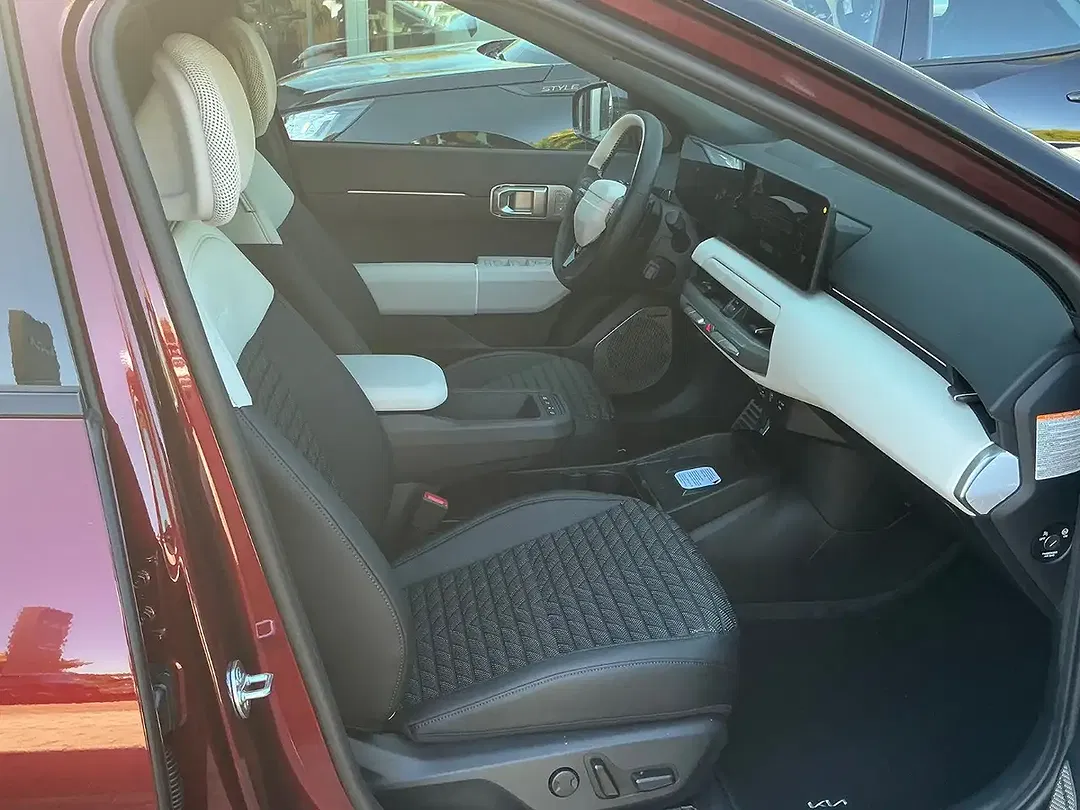 Kia EV4 - Thumbnail 11