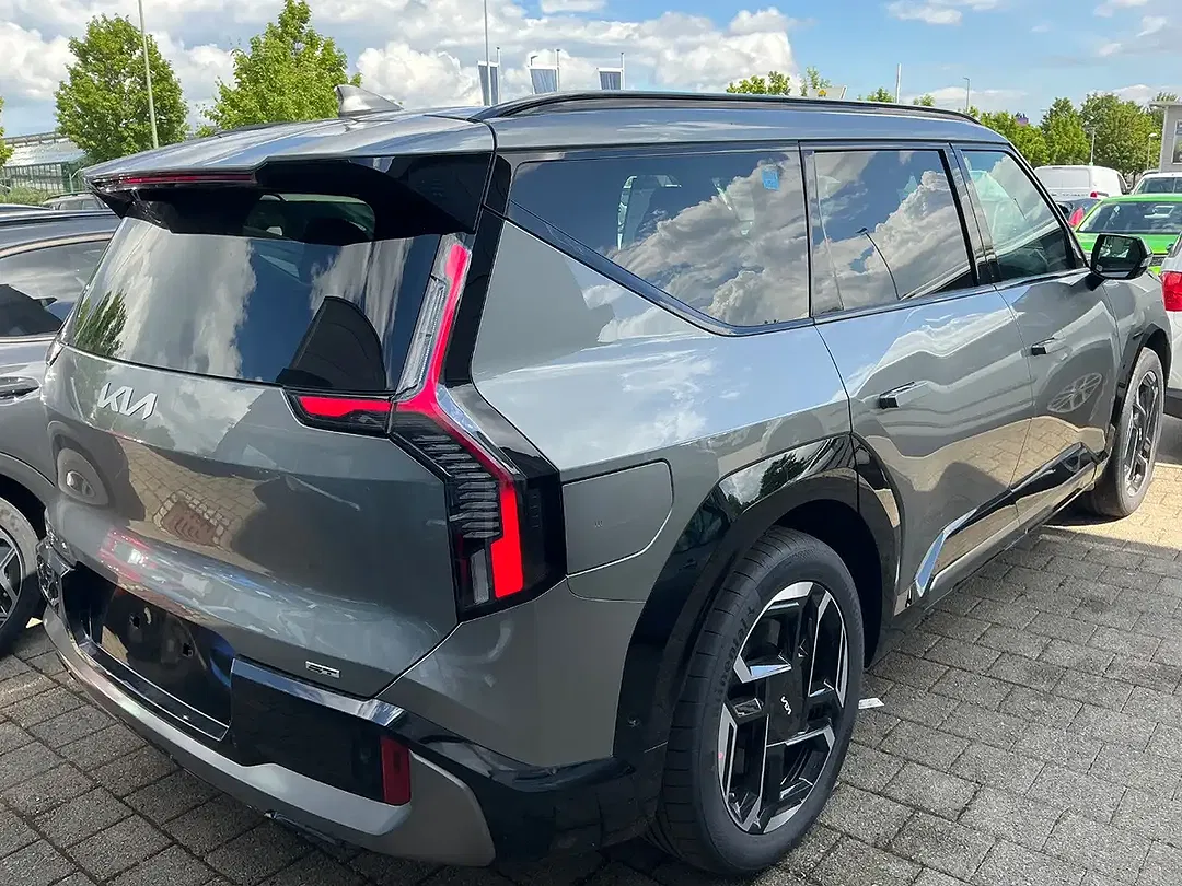 Kia EV9 - Thumbnail 4