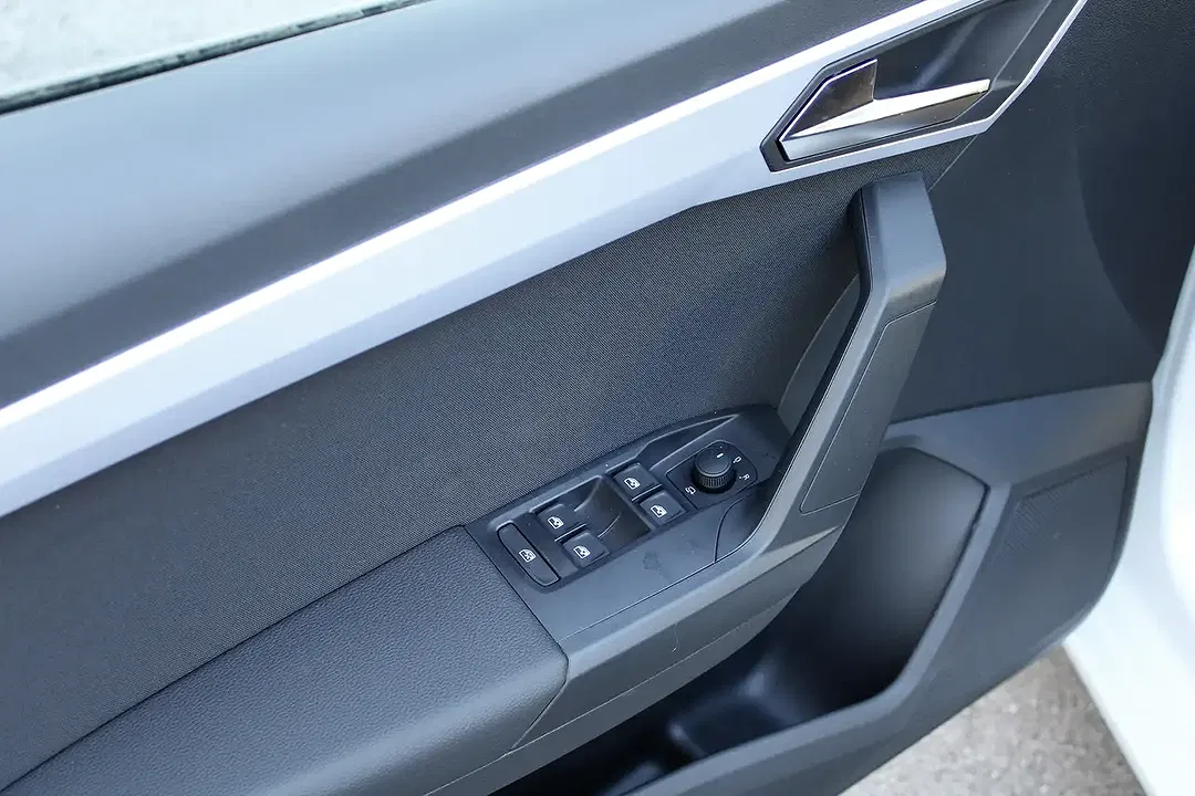 SEAT Ibiza - Thumbnail 11