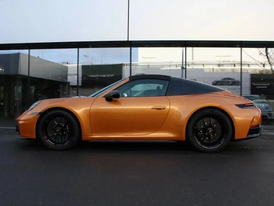 Porsche 992 - Thumbnail 2