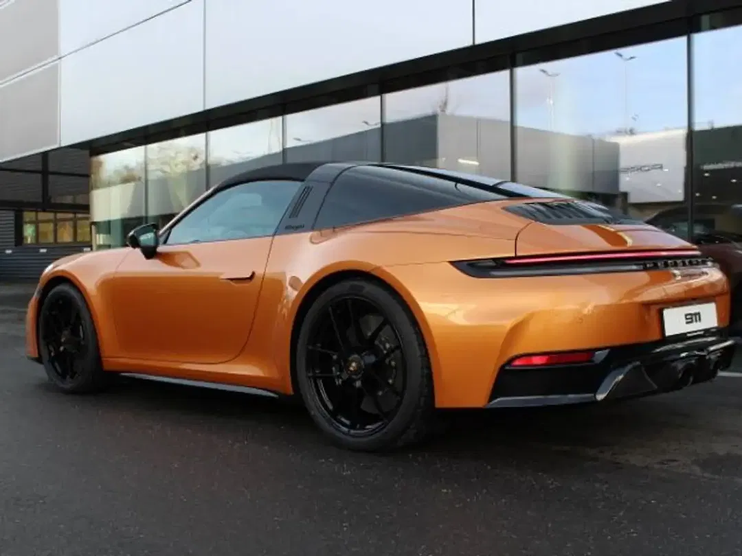 Porsche 992 - Thumbnail 3