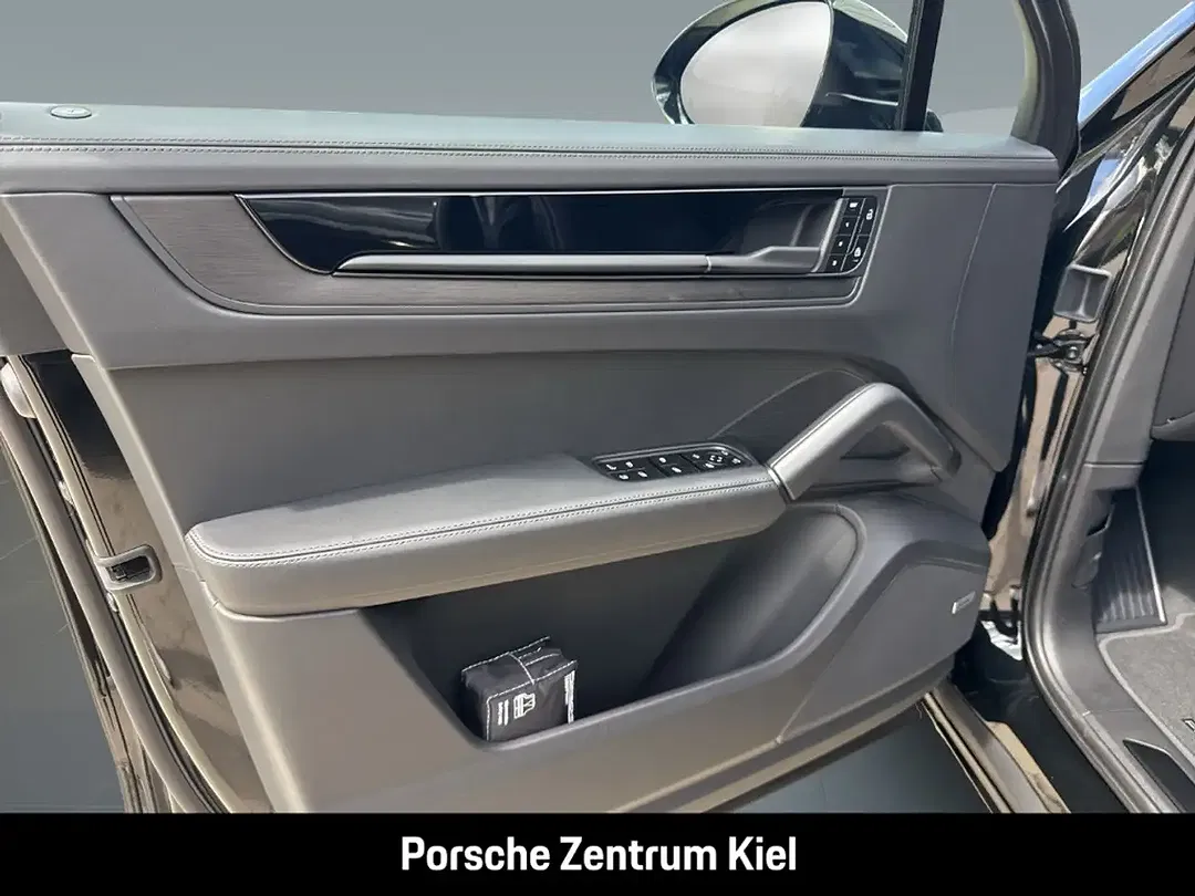 Porsche Cayenne - Thumbnail 13