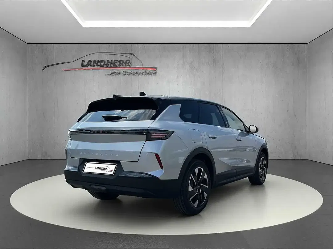 Opel Grandland - Thumbnail 3
