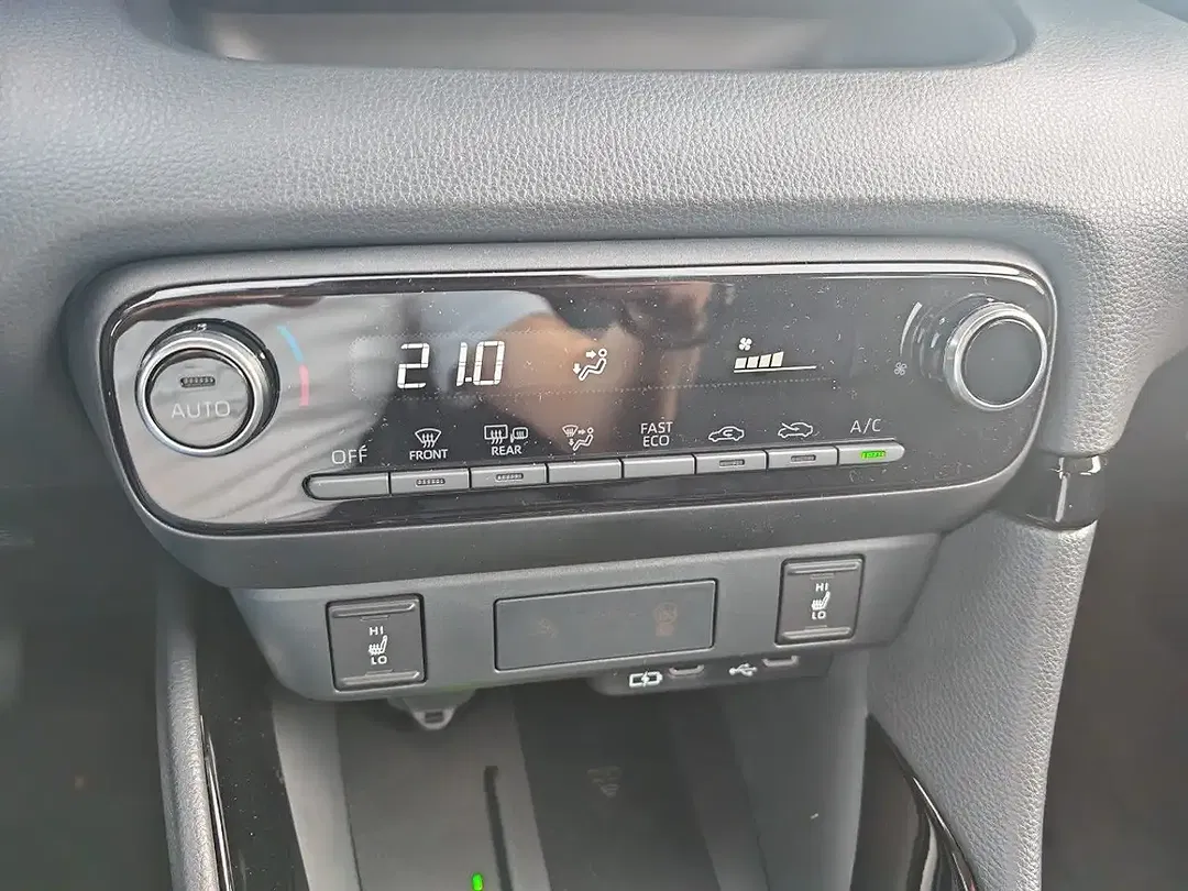 Toyota Yaris - Thumbnail 2