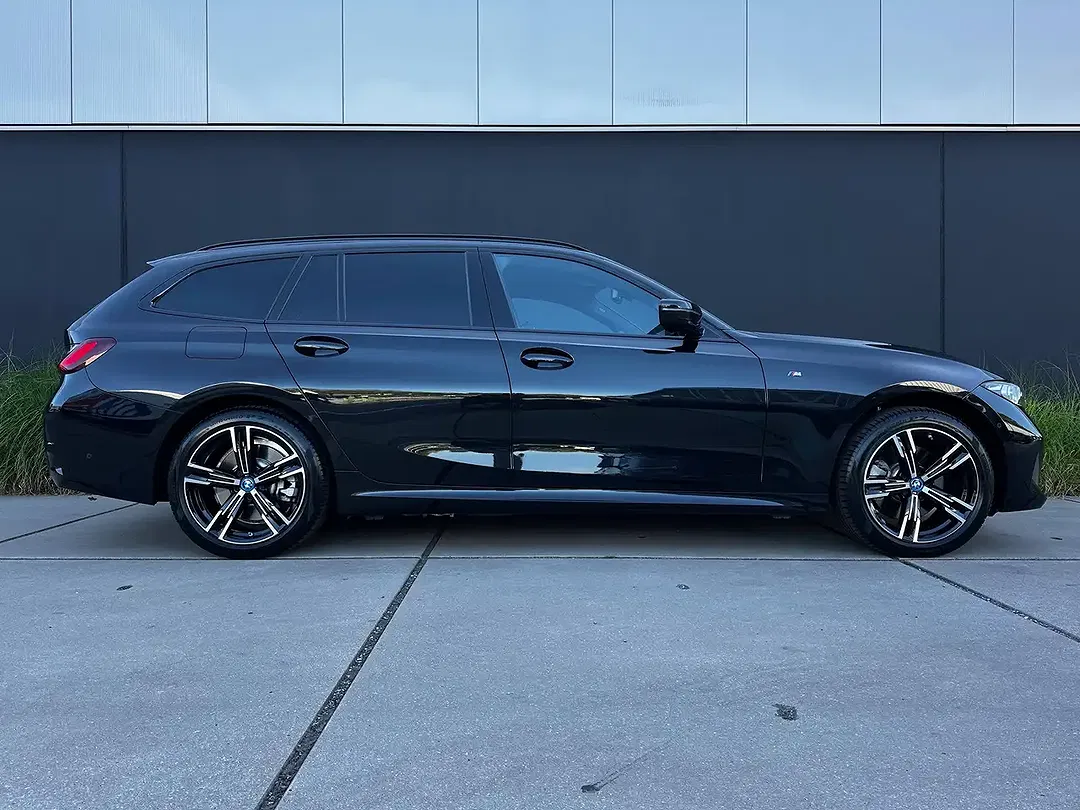 BMW 330 - Thumbnail 2