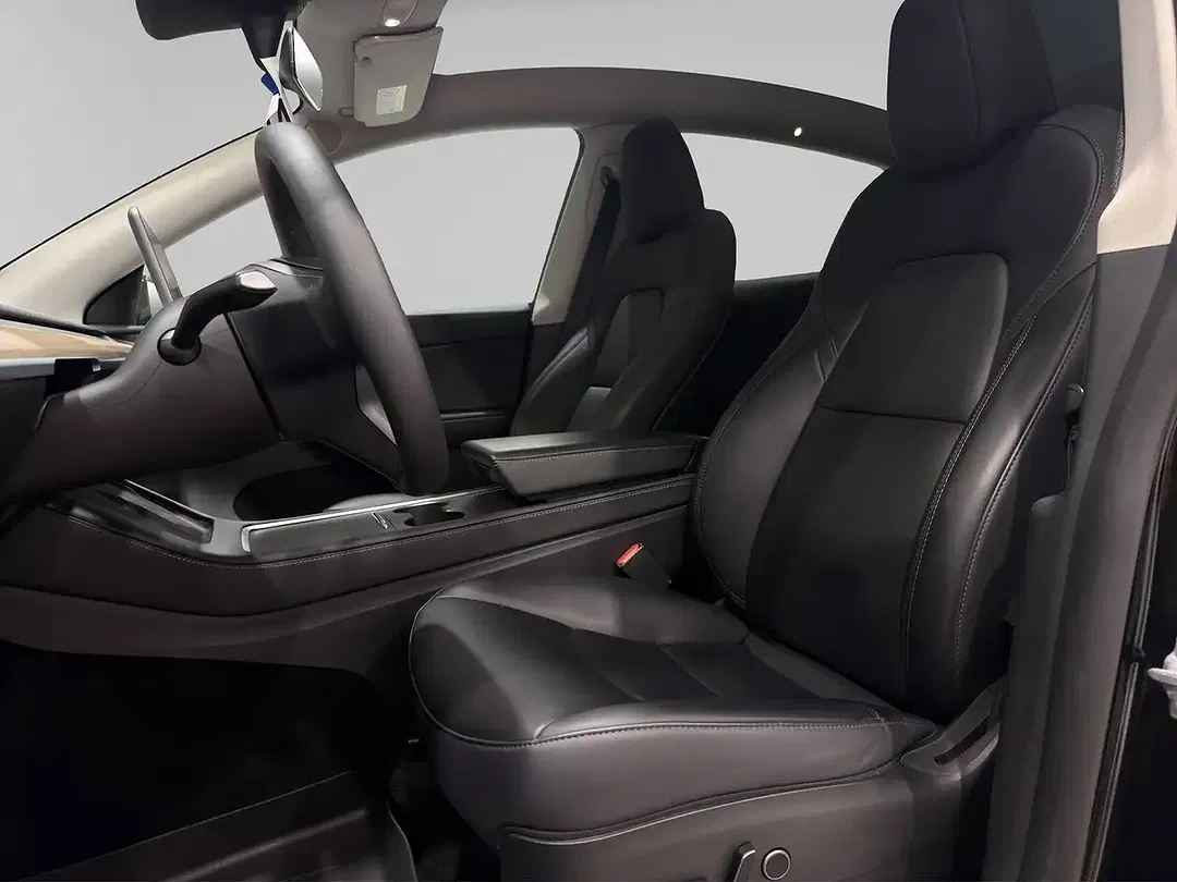 Tesla Model Y - Thumbnail 10