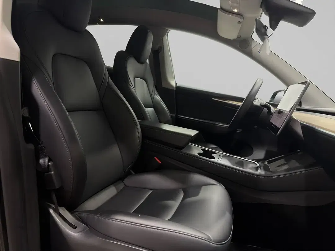 Tesla Model Y - Thumbnail 11