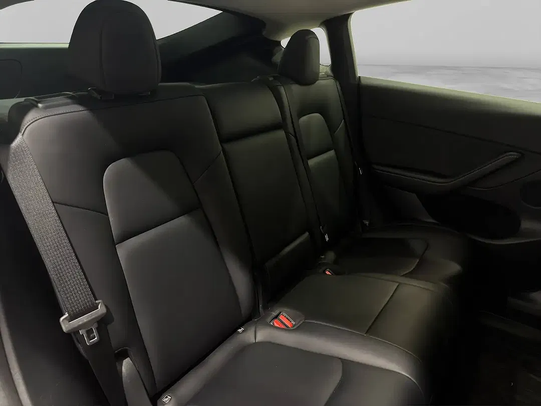 Tesla Model Y - Thumbnail 12