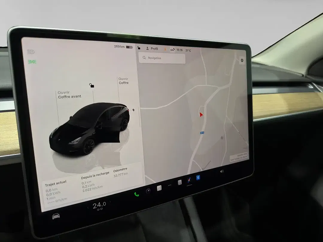Tesla Model Y - Thumbnail 16