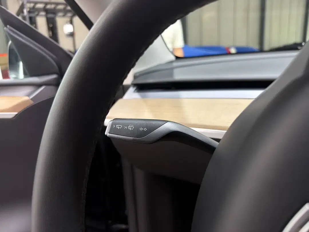 Tesla Model Y - Thumbnail 23