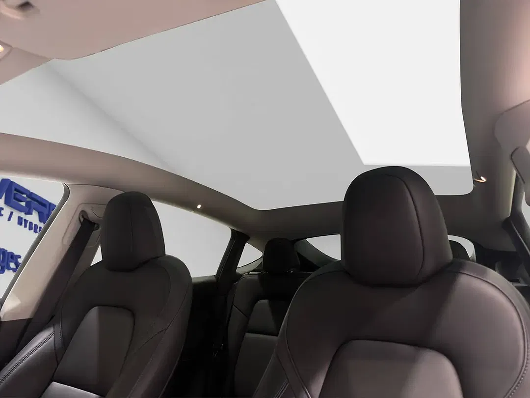 Tesla Model Y - Thumbnail 24