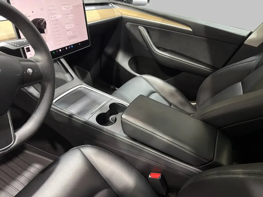 Tesla Model Y - Thumbnail 25