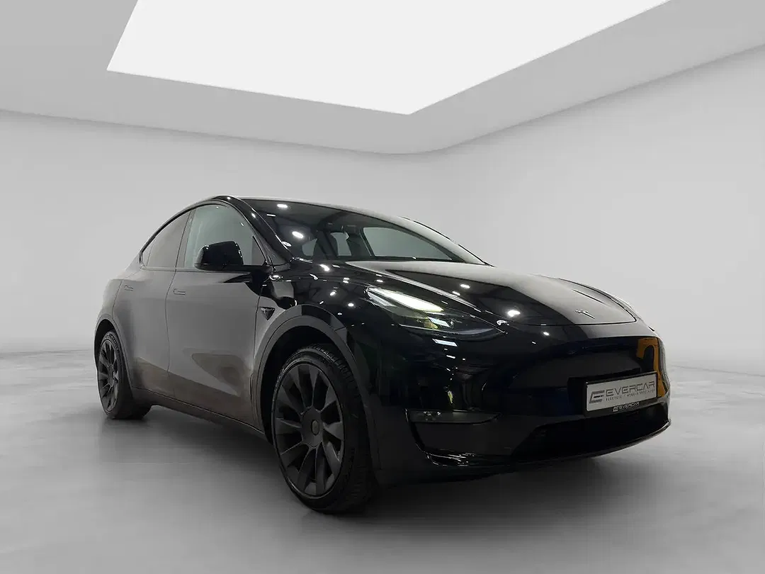 Tesla Model Y - Thumbnail 3
