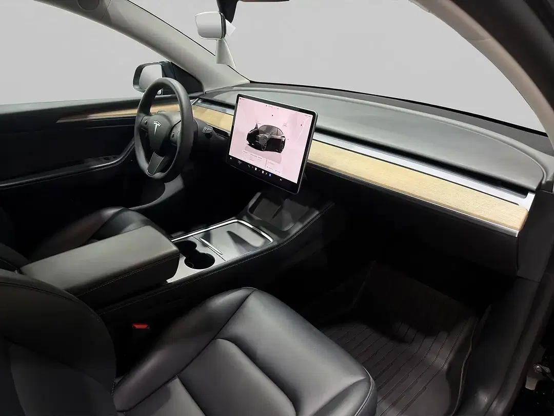 Tesla Model Y - Thumbnail 9