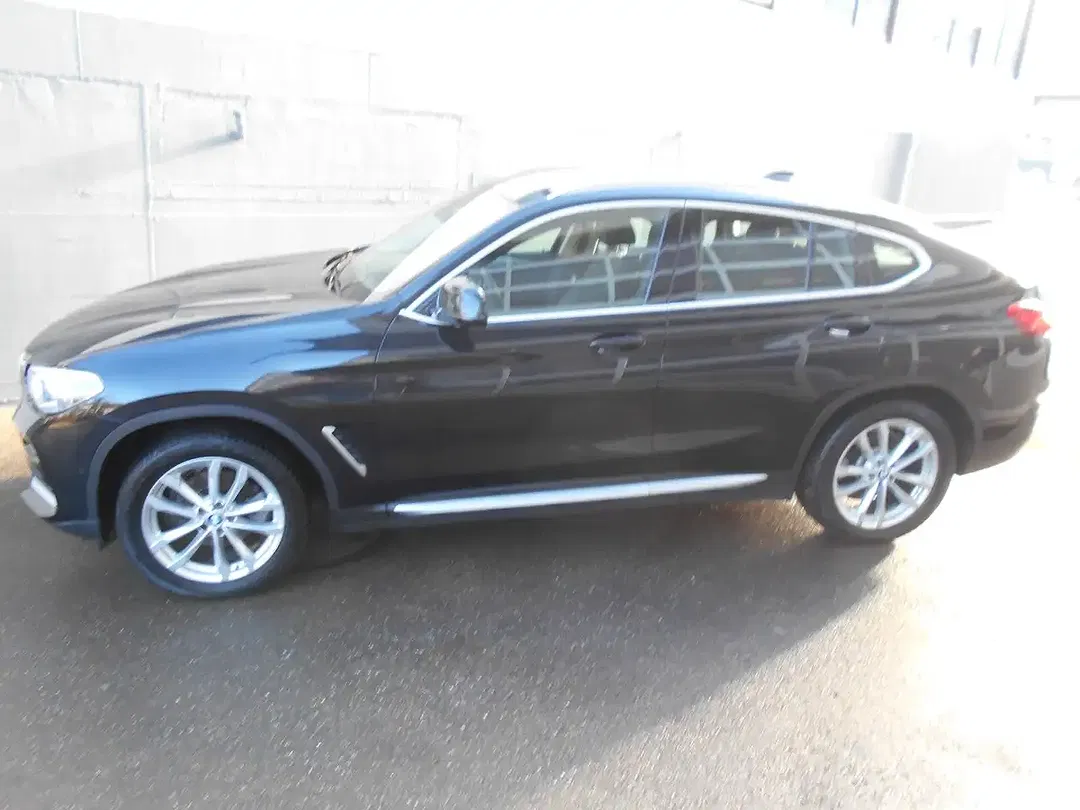 BMW X4 - Thumbnail 2