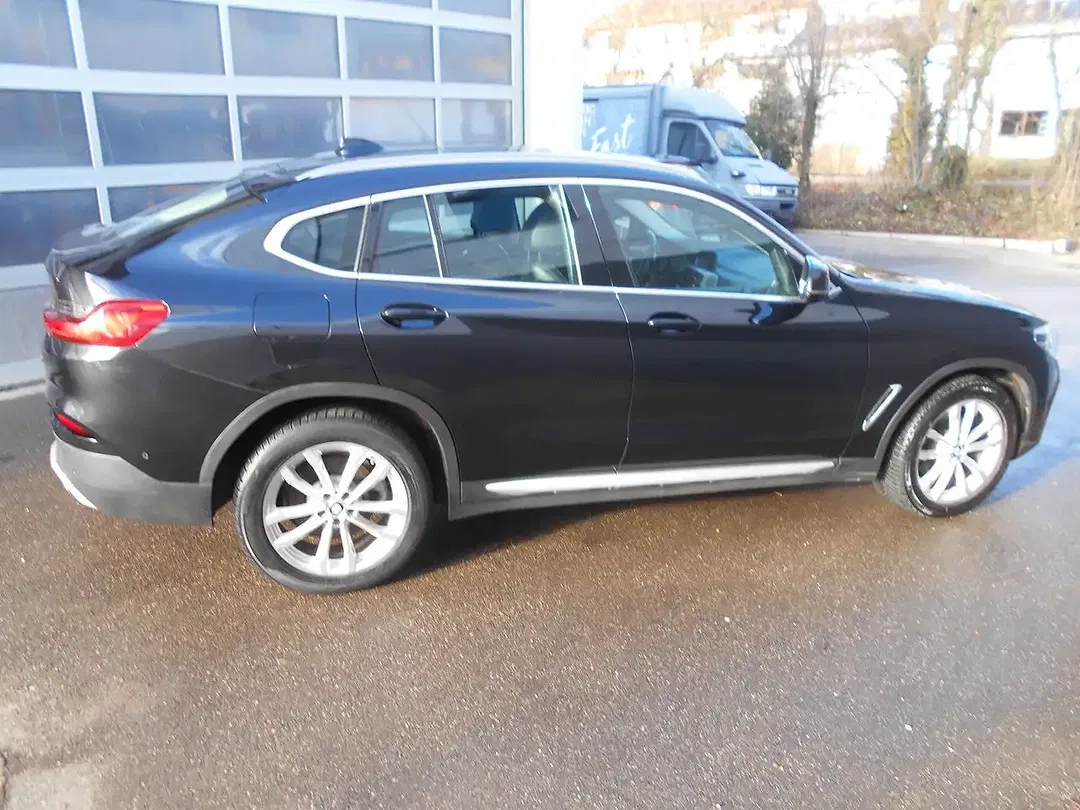 BMW X4 - Thumbnail 3