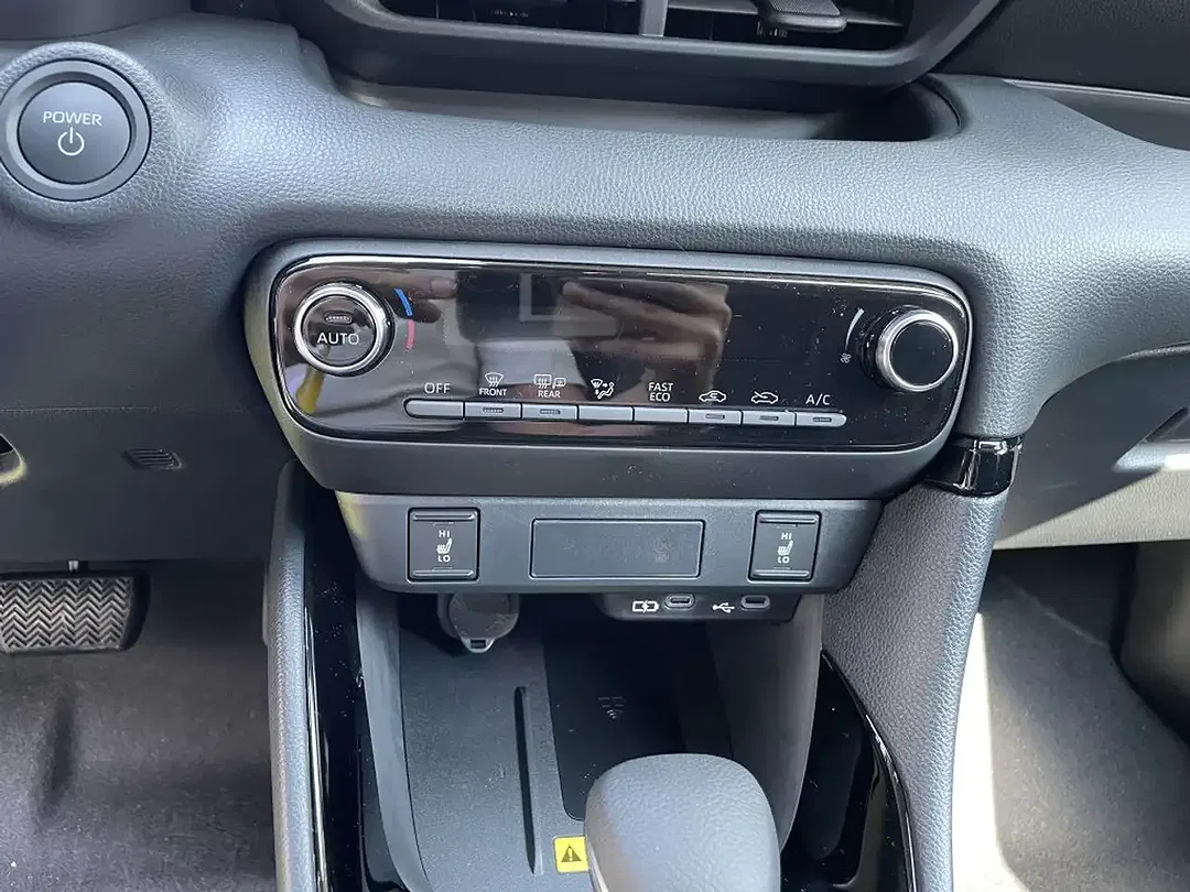 Toyota Yaris - Thumbnail 12