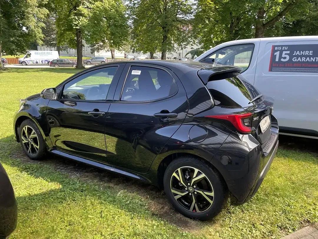 Toyota Yaris - Thumbnail 2