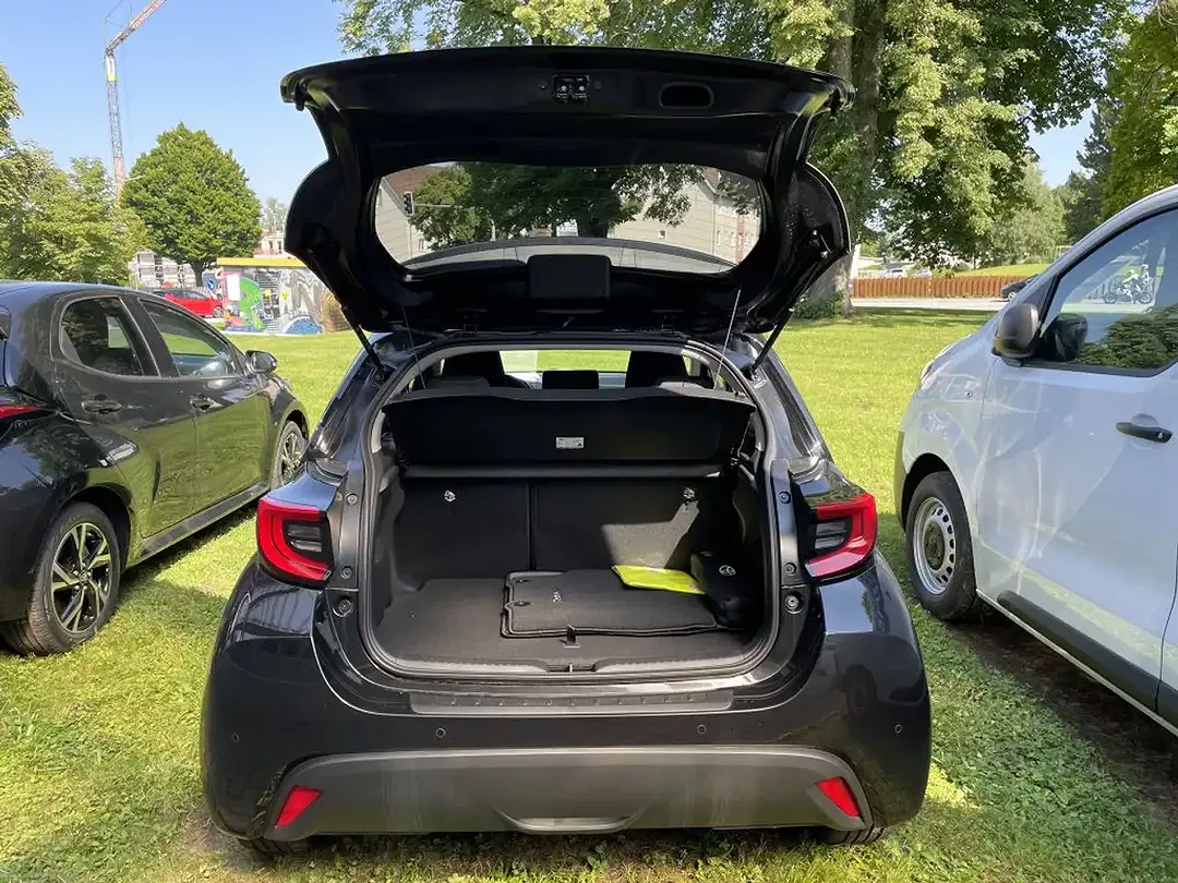 Toyota Yaris - Thumbnail 4
