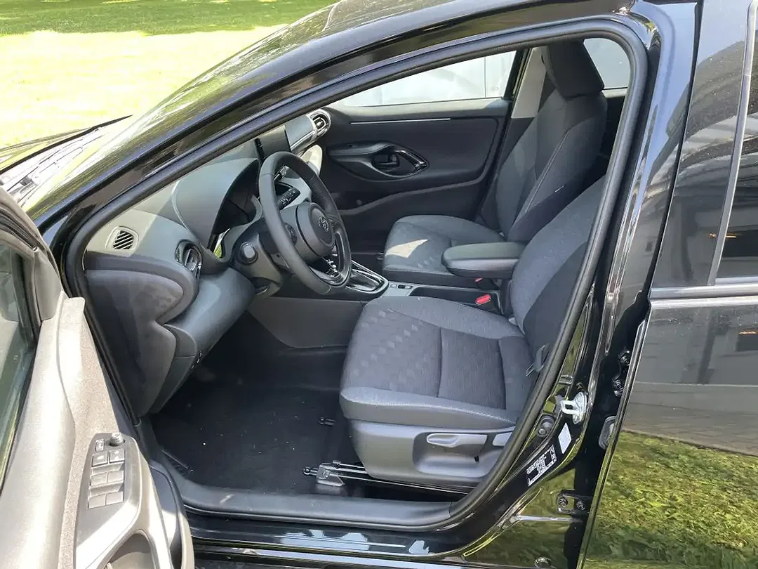 Toyota Yaris - Thumbnail 8