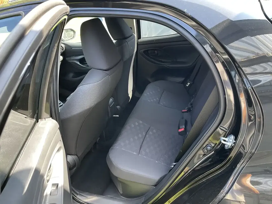 Toyota Yaris - Thumbnail 9