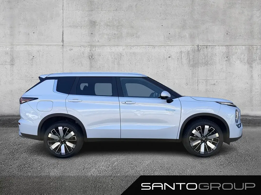 Mitsubishi Outlander - Thumbnail 3