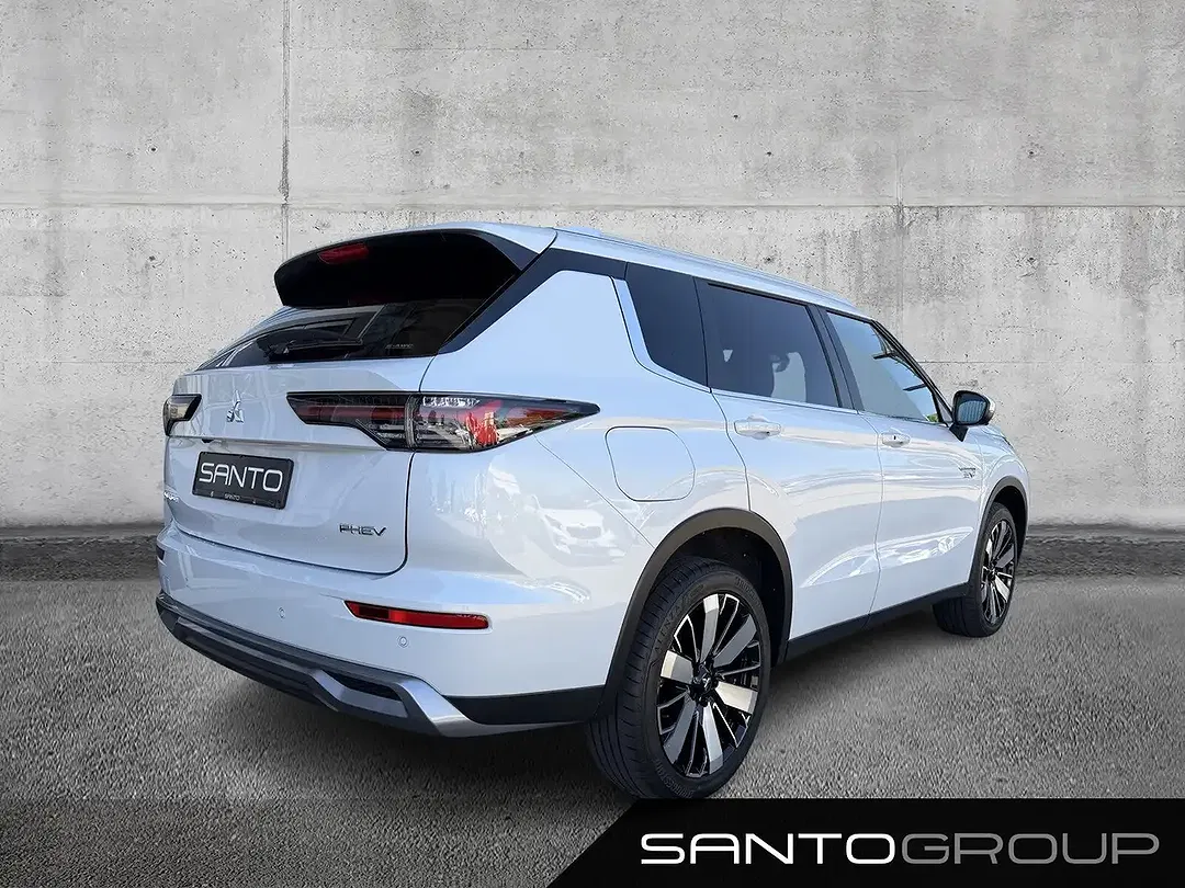 Mitsubishi Outlander - Thumbnail 4
