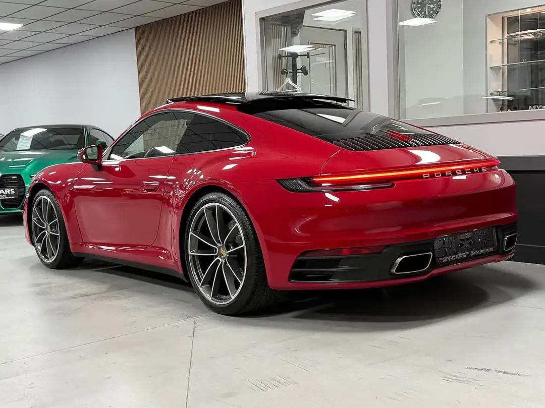 Porsche 992 - Thumbnail 2