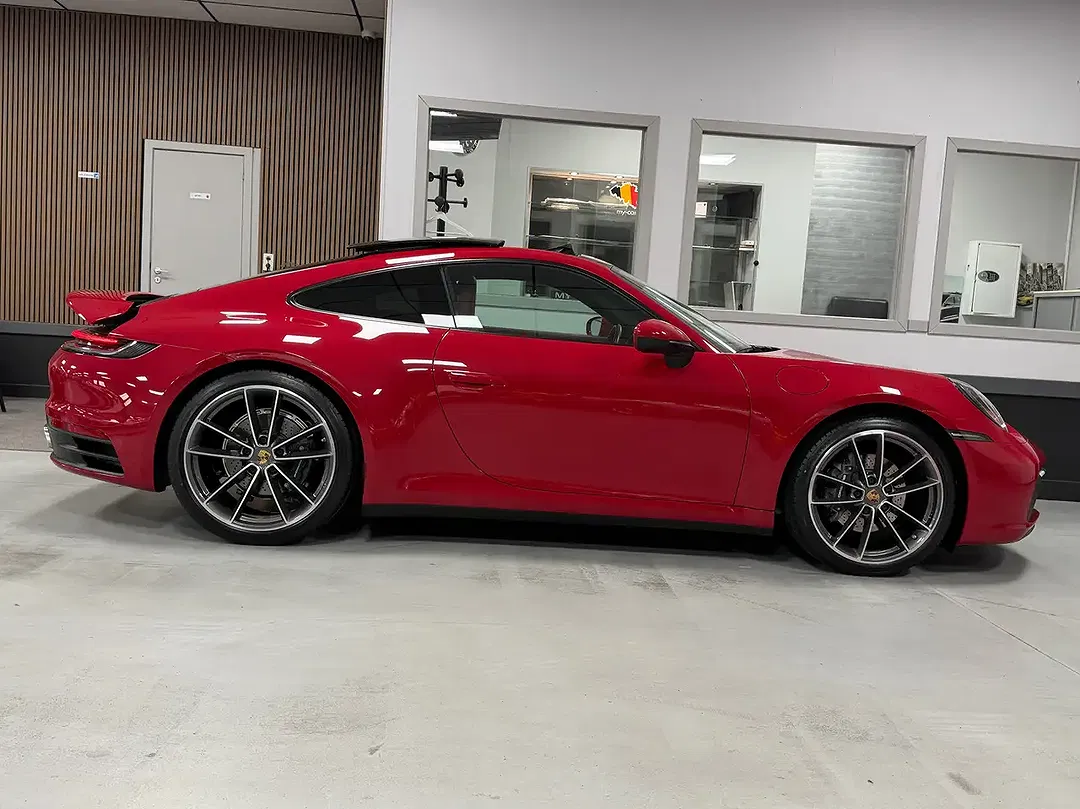 Porsche 992 - Thumbnail 6