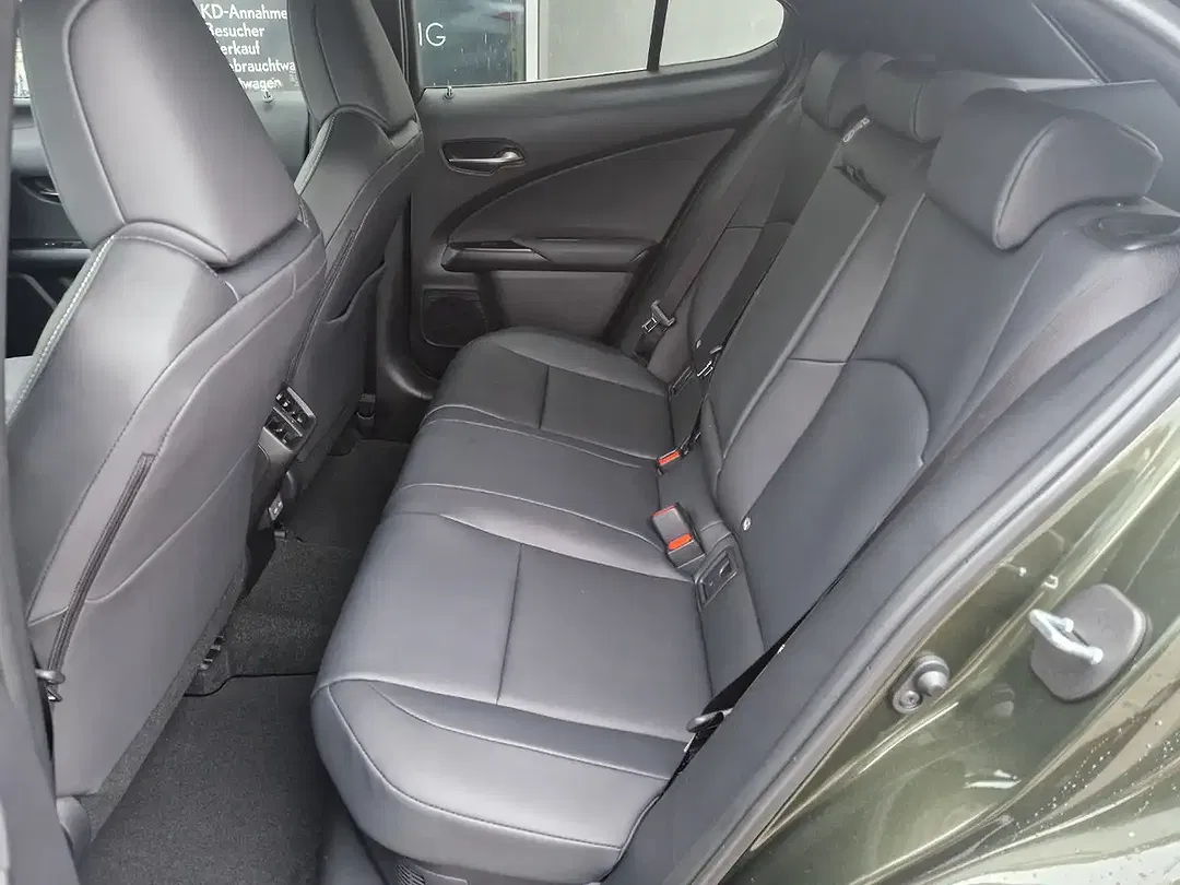 Lexus UX 300h - Thumbnail 6