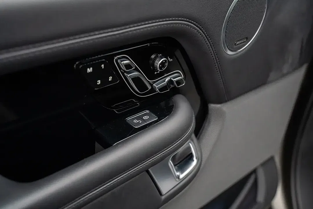 Land Rover Range Rover - Thumbnail 15