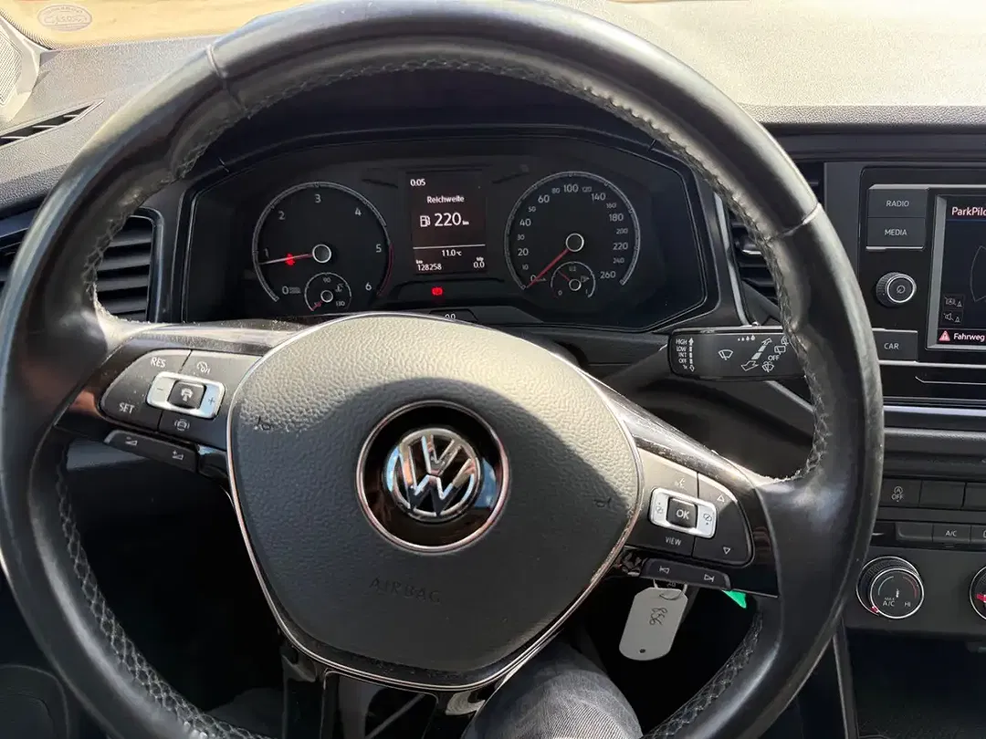 Volkswagen T-Roc - Thumbnail 15
