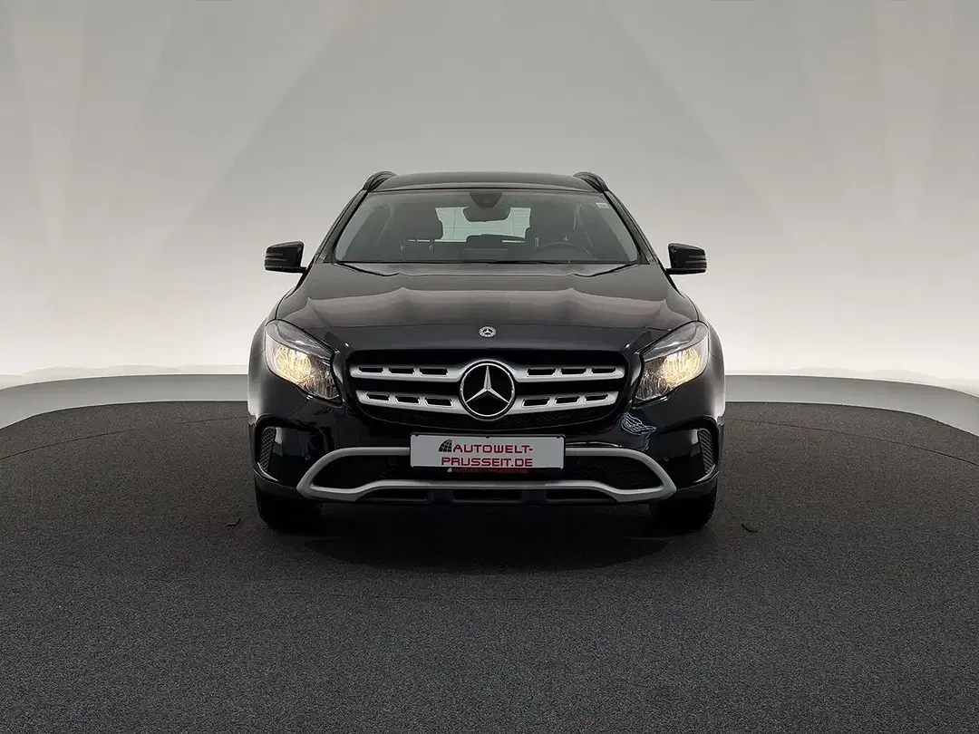Mercedes-Benz GLA 180 - Thumbnail 2