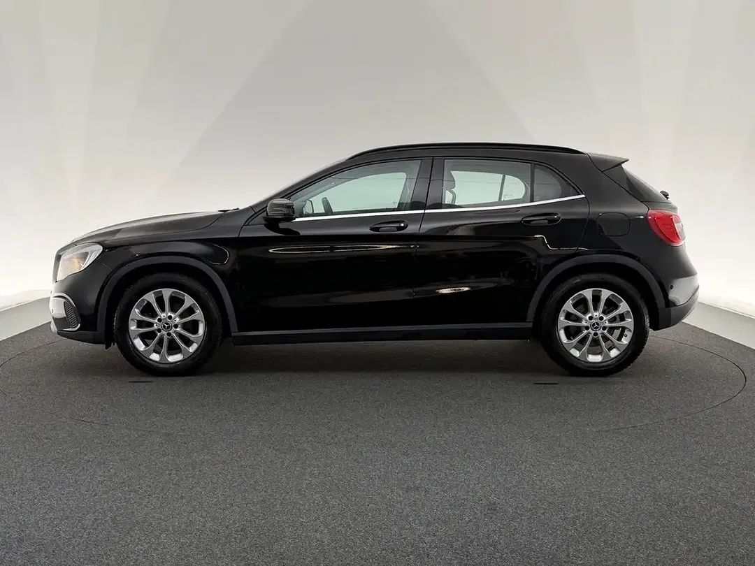 Mercedes-Benz GLA 180 - Thumbnail 4