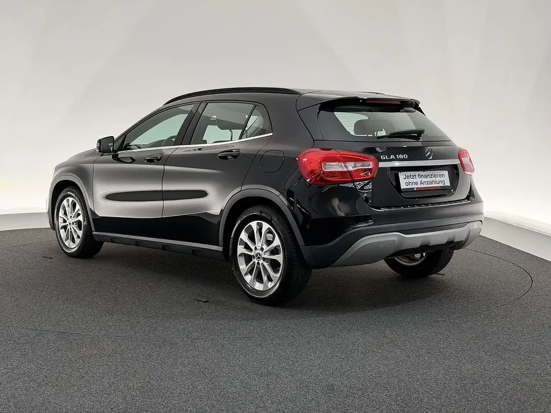 Mercedes-Benz GLA 180 - Thumbnail 5